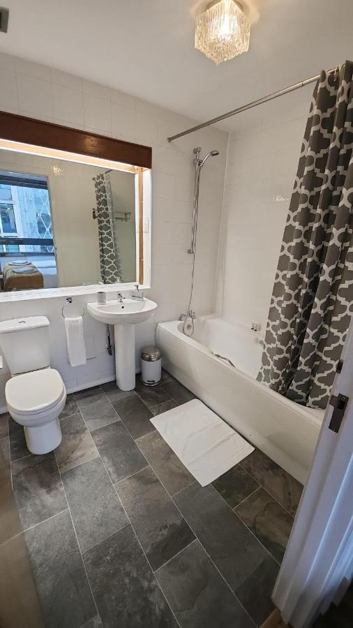 Top Floor Room In Baker St London Exterior photo